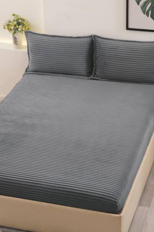 Простирадло на резинці + 2 наволочки